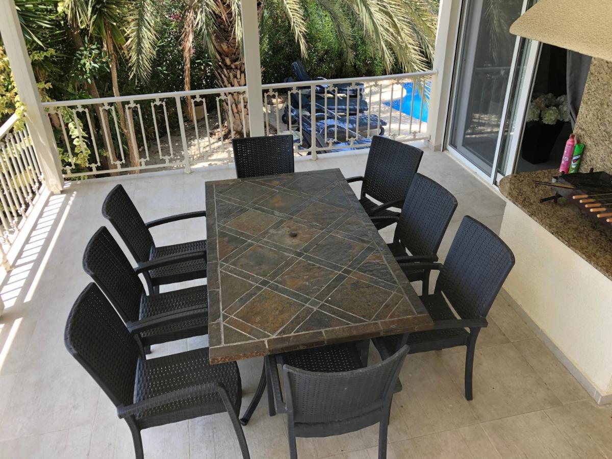 Villa Neyla Four Bedroom Coral Bay Beach Front Bagian luar foto