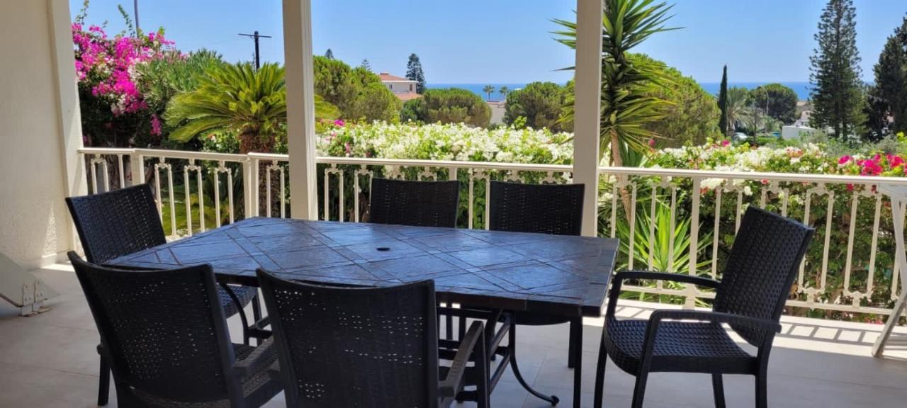 Villa Neyla Four Bedroom Coral Bay Beach Front Bagian luar foto