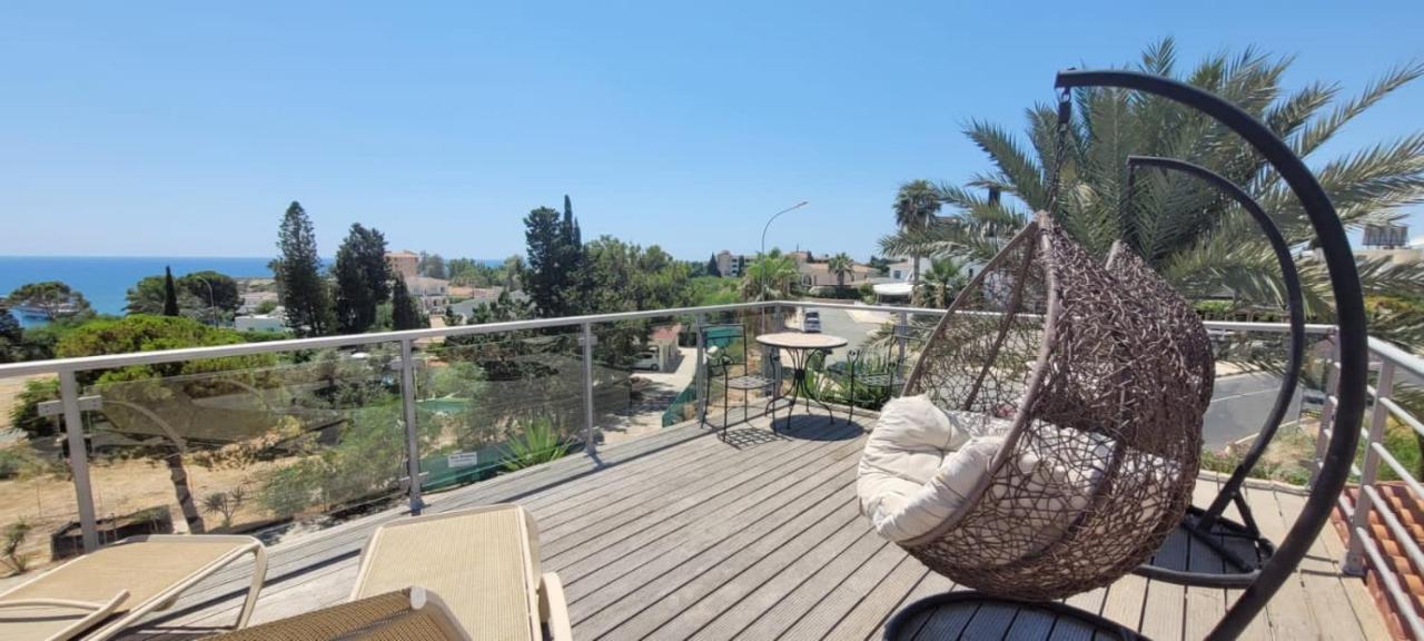 Villa Neyla Four Bedroom Coral Bay Beach Front Bagian luar foto