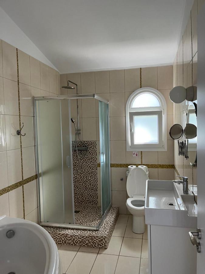 Villa Neyla Four Bedroom Coral Bay Beach Front Bagian luar foto