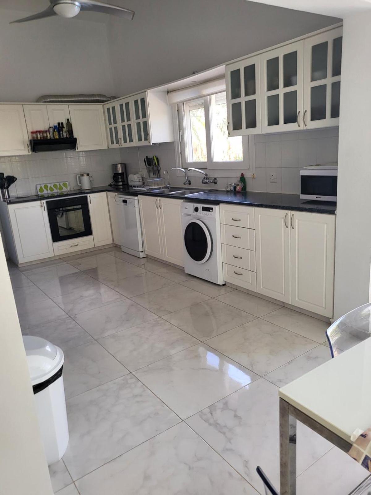 Villa Neyla Four Bedroom Coral Bay Beach Front Bagian luar foto