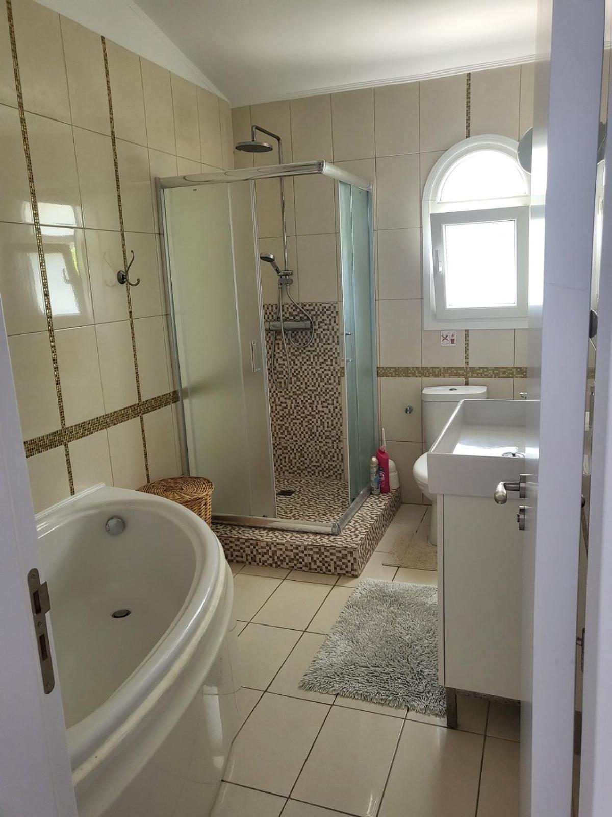 Villa Neyla Four Bedroom Coral Bay Beach Front Bagian luar foto