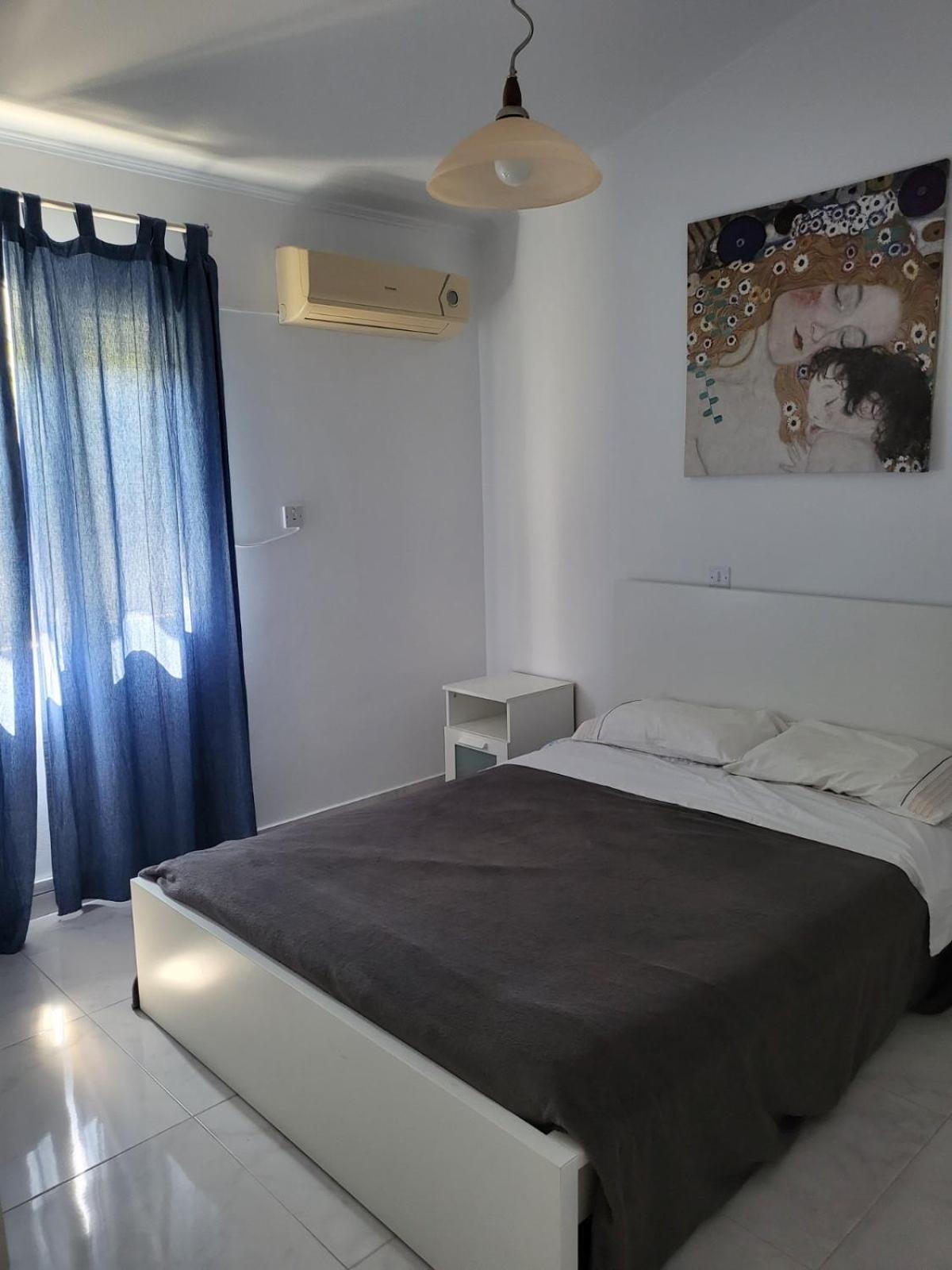 Villa Neyla Four Bedroom Coral Bay Beach Front Bagian luar foto