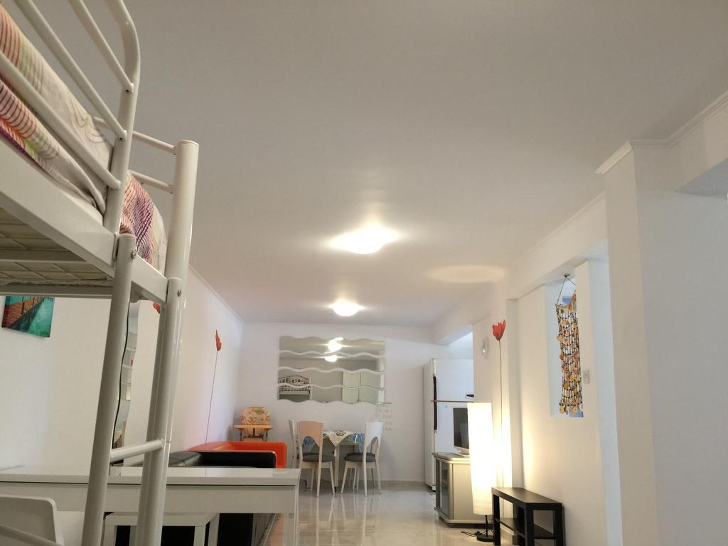 Villa Neyla Four Bedroom Coral Bay Beach Front Bagian luar foto